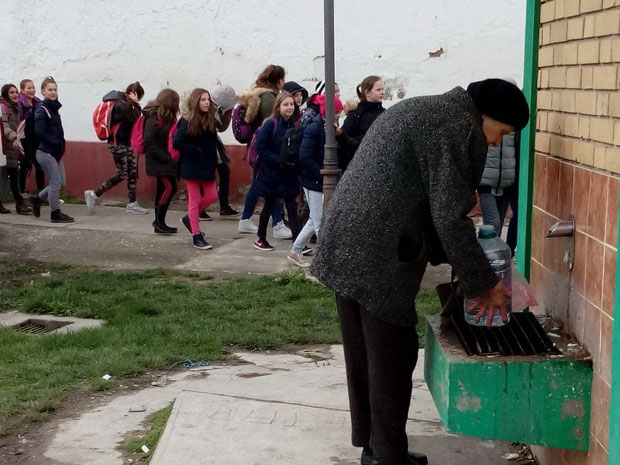 „Канцер је узео маха“: Мештани Равног Села прете тужбама због загађене воде 